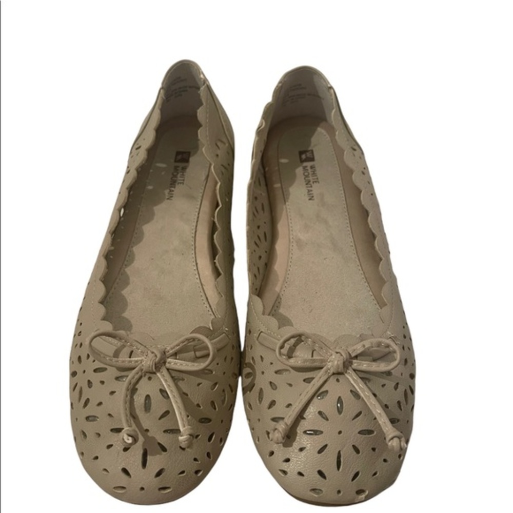 White Mountain Open Cutwork Flat Shoes With Bow On Top Size 9 1/2 M